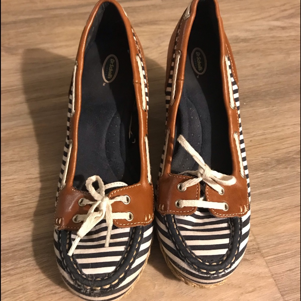 Adorable wedge heel boat soes